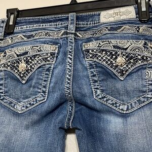 Miss Me Jeans in ladies size 29. Hem may have been shortened. See measurements.